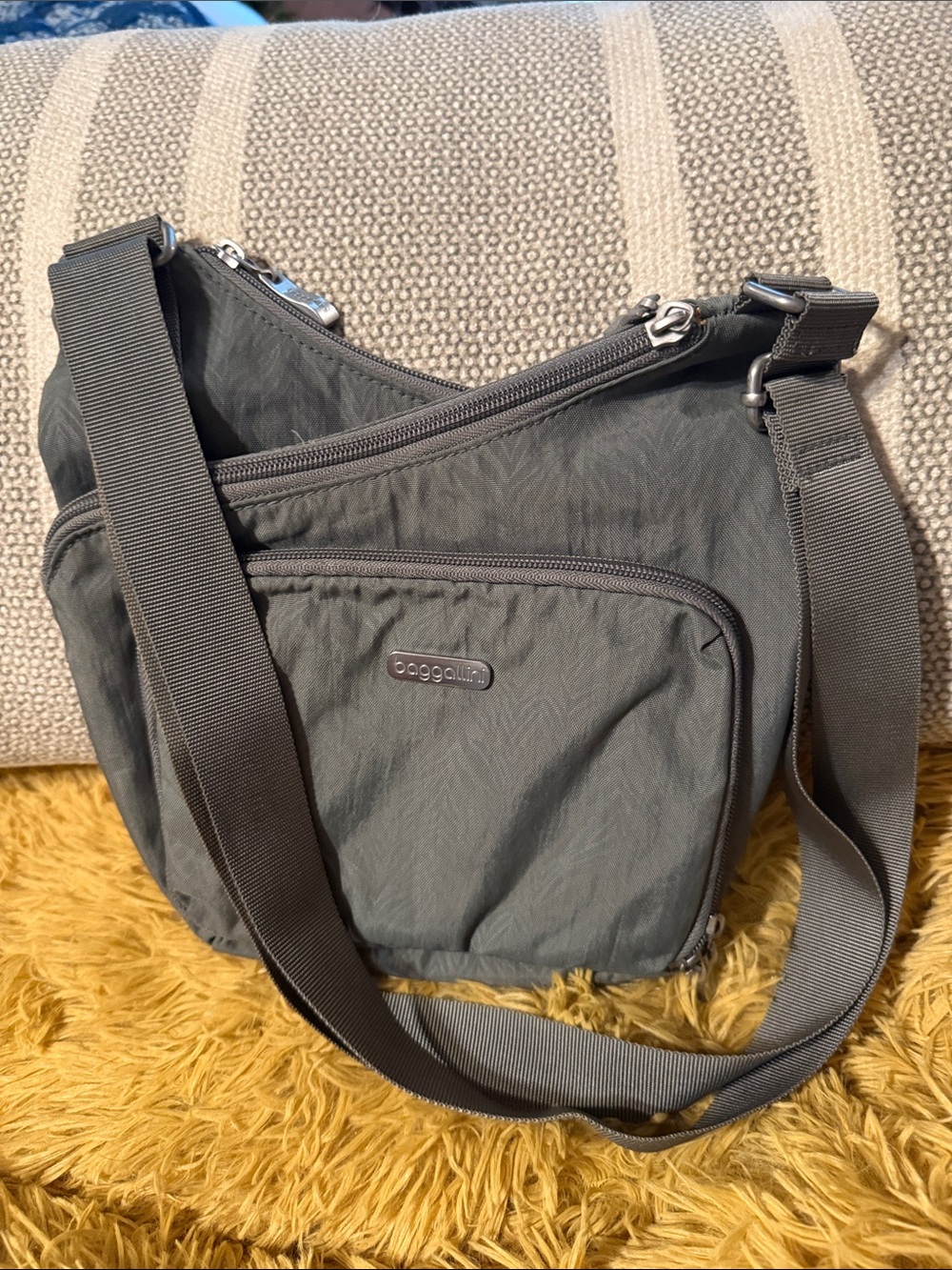 Baggallini Charcoal Gray Crossbody Messenger Bag
